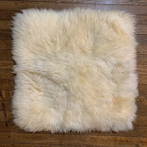 IKEA faux fur throw pillows cover - Picture 2 of 3